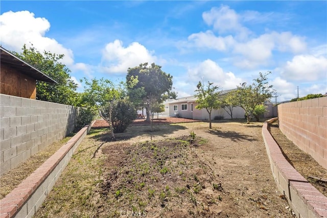 10806 Bayonne Dr, Riverside, CA 92505 - view of yard featuring a fenced backyard