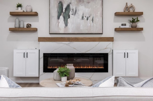 475 Parkwood Ln, Encinitas, CA 92024 - living area with a fireplace