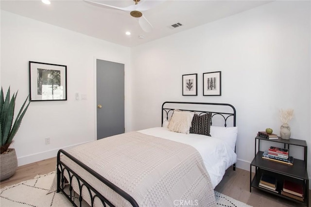 bedroom featuring light wood-style floors, baseboards, visible vents, and recessed lighting