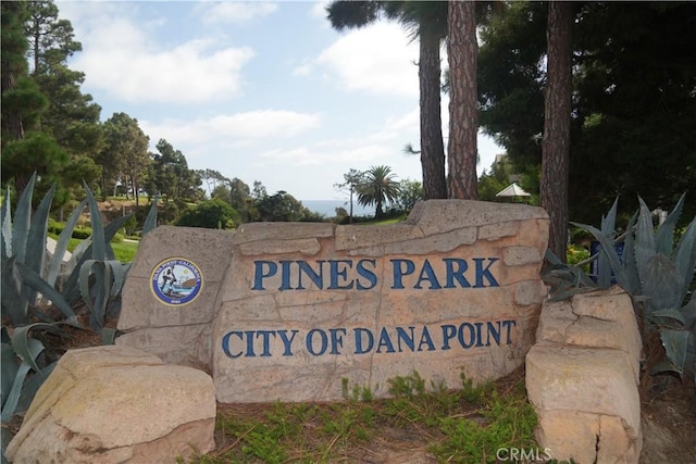 view of community / neighborhood sign