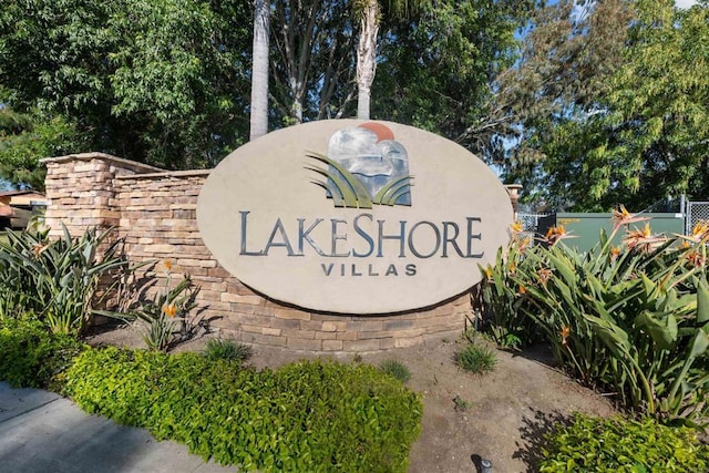 view of community / neighborhood sign