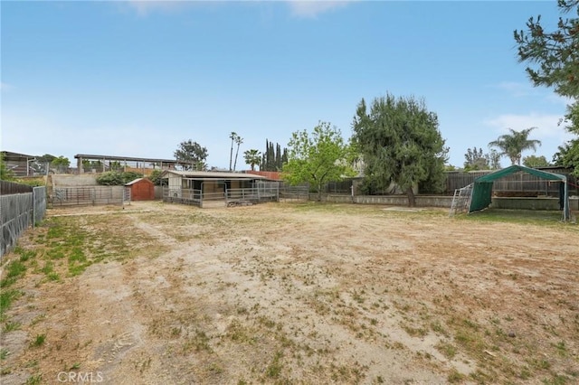 view of yard featuring an exterior structure and an outbuilding