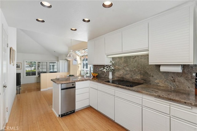 kitchen featuring decorative backsplash, white cabinets, a peninsula, light wood-style floors, and recessed lighting