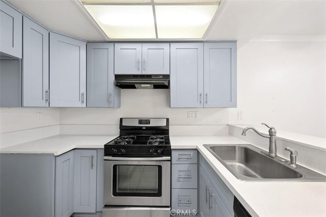 778 La Tierra St Unit H102, Corona, CA 92879 - kitchen featuring under cabinet range hood, stainless steel range with gas cooktop, a sink, and gray cabinets