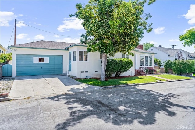 ranch-style house with crawl space, driveway, a front yard, and stucco siding