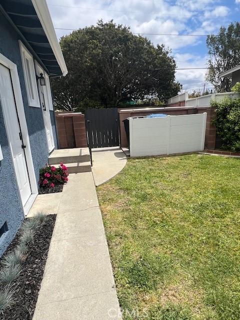 view of yard featuring fence