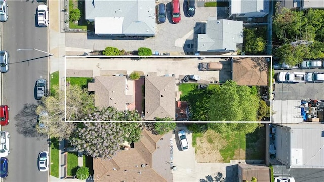300 W Tujunga Ave, Burbank, CA 91502 - aerial view of property and surrounding area with property boundaries highlighted