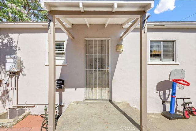 300 W Tujunga Ave, Burbank, CA 91502 - view of exterior entry featuring stucco siding and a patio area
