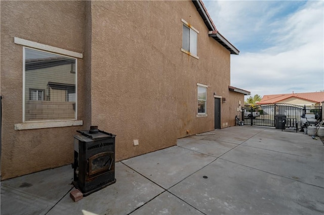 4022 Cocina Ln, Palmdale, CA 93551 - view of side of property with a patio area, a gate, and stucco siding