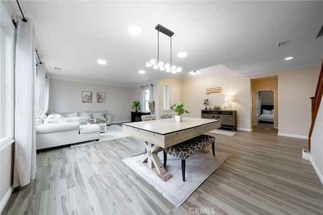 dining area with light wood finished floors, baseboards, ornamental molding, visible vents, and recessed lighting