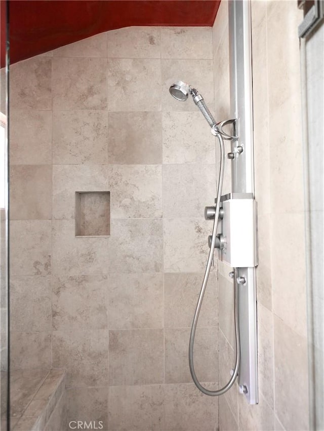 details featuring a tile shower