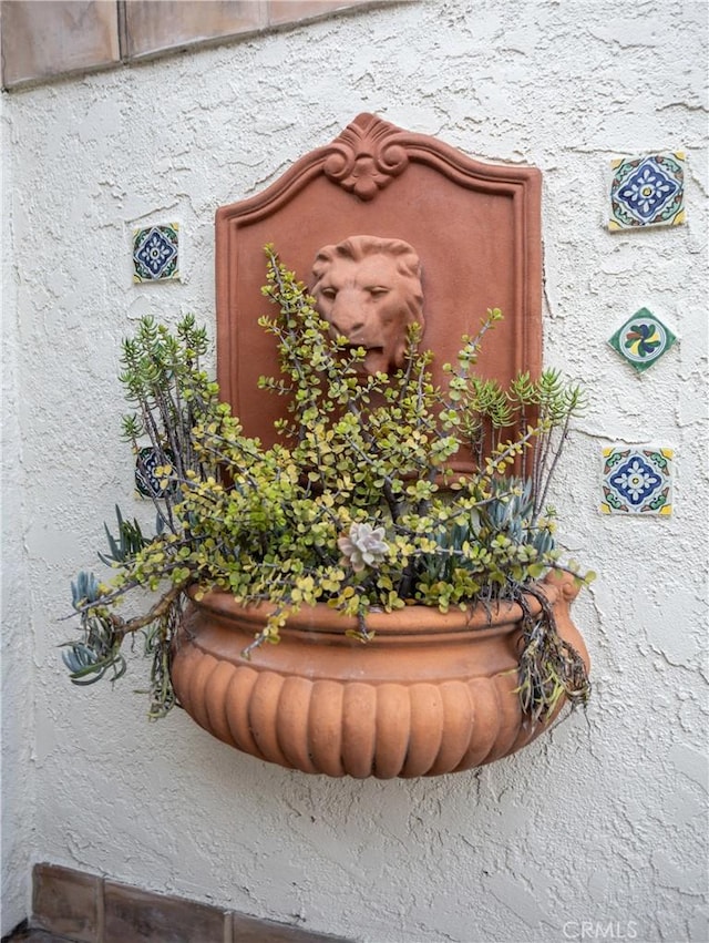 exterior details with stucco siding