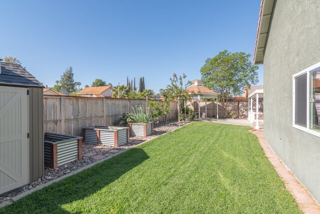 39203 Foxglove Cir, Murrieta, CA 92563 - view of yard with a garden and a fenced backyard
