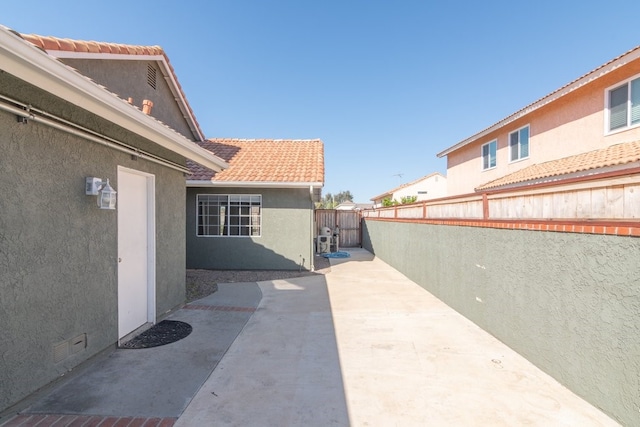 39203 Foxglove Cir, Murrieta, CA 92563 - view of patio featuring fence