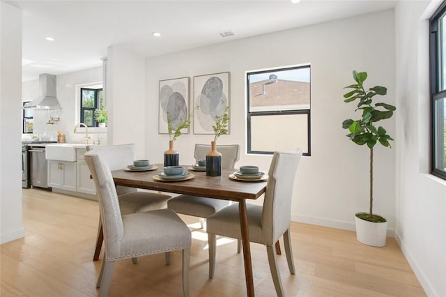 dining area featuring light wood finished floors, baseboards, visible vents, and recessed lighting