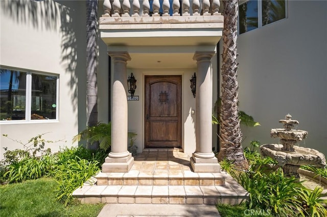 entrance to property with stucco siding