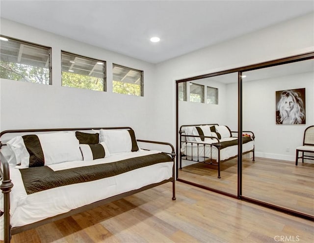 living area with light wood finished floors, baseboards, and recessed lighting