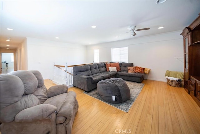 living area featuring light wood-type flooring, a ceiling fan, and recessed lighting