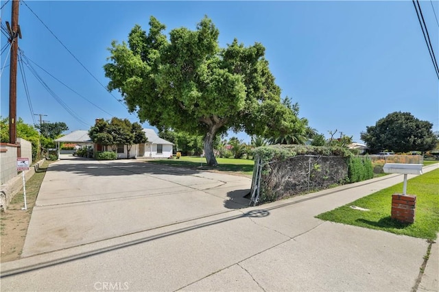 exterior space featuring driveway