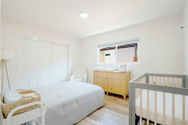 bedroom with a closet, light wood finished floors, and recessed lighting