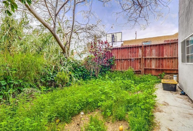 view of yard featuring fence