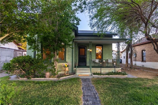 view of front of house featuring a porch and a front lawn