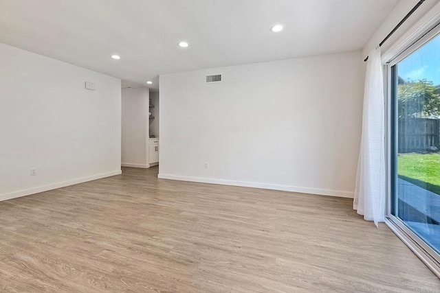 empty room featuring baseboards, visible vents, recessed lighting, and light wood-style floors