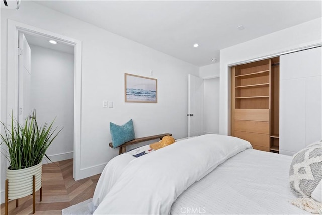 bedroom with a closet, baseboards, and recessed lighting