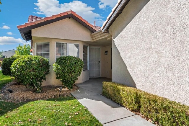 11530 Oak St, Apple Valley, CA 92308 - property entrance with stucco siding
