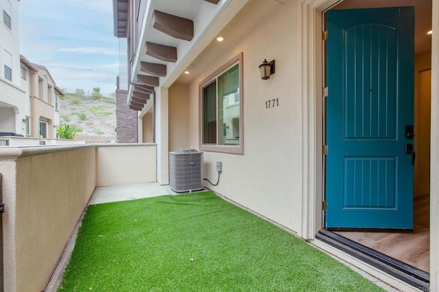 1771 Laurelwood Way, Oceanside, CA 92056 - property entrance with stucco siding and a balcony