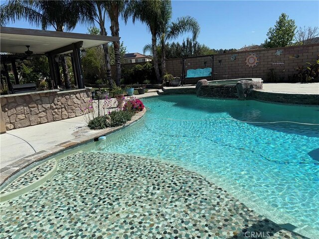 25279 Spur Branch Pl, Menifee, CA 92584 - view of swimming pool with a patio, a pool with connected hot tub, and ceiling fan