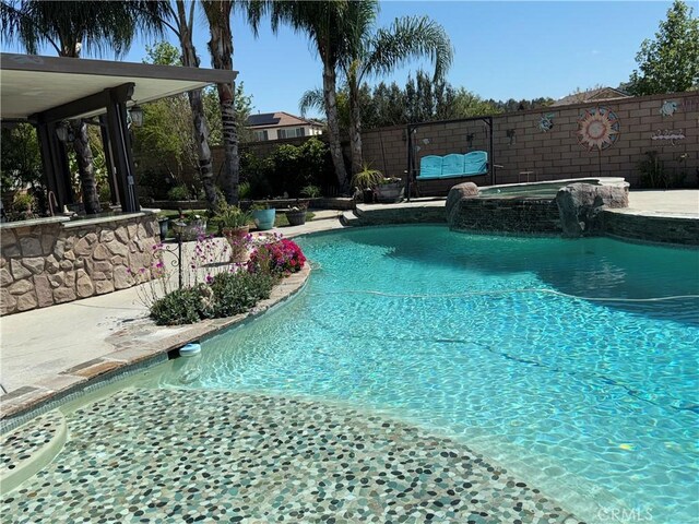 25279 Spur Branch Pl, Menifee, CA 92584 - view of swimming pool featuring a pool with connected hot tub and a patio area
