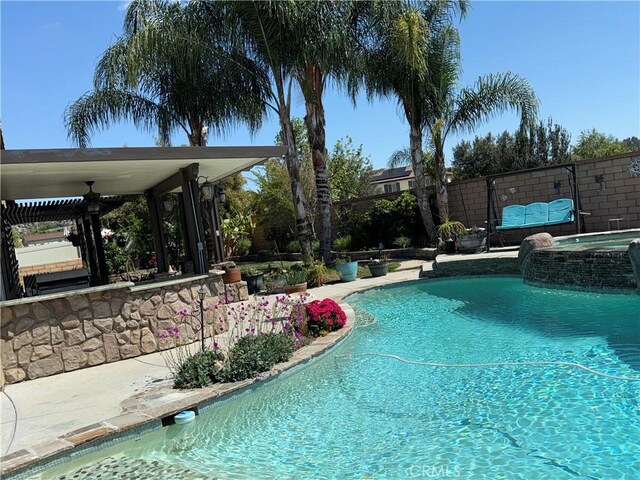 25279 Spur Branch Pl, Menifee, CA 92584 - view of swimming pool featuring a fenced backyard, a patio, a ceiling fan, and a pool with connected hot tub