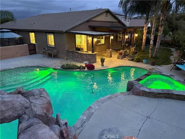25279 Spur Branch Pl, Menifee, CA 92584 - view of swimming pool with a pool with connected hot tub and a patio