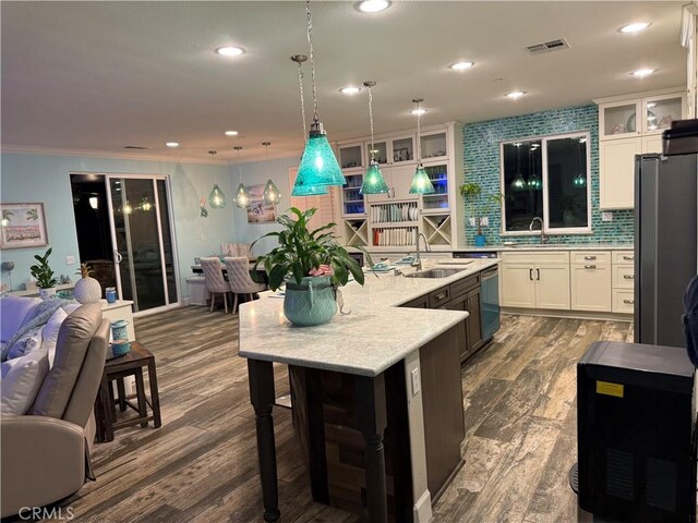 25279 Spur Branch Pl, Menifee, CA 92584 - kitchen featuring a sink, open floor plan, stainless steel appliances, backsplash, and crown molding