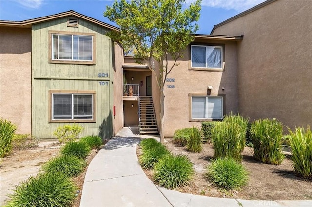 property entrance featuring stucco siding