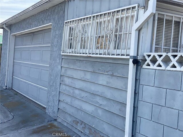 8802 S Wilton Pl, Los Angeles, CA 90047 - view of garage