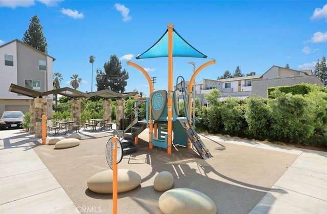 225 Scratch Rd, Covina, CA 91722 - view of community playground
