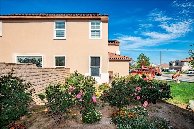 3565 Louer Dr, Lancaster, CA 93536 - view of side of property featuring stucco siding and a tile roof