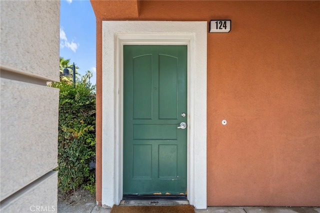 entrance to property with stucco siding