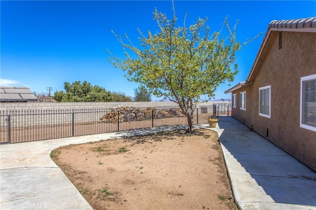 7045 Oak Hill Rd, Oak Hills, CA 92344 - view of yard featuring fence