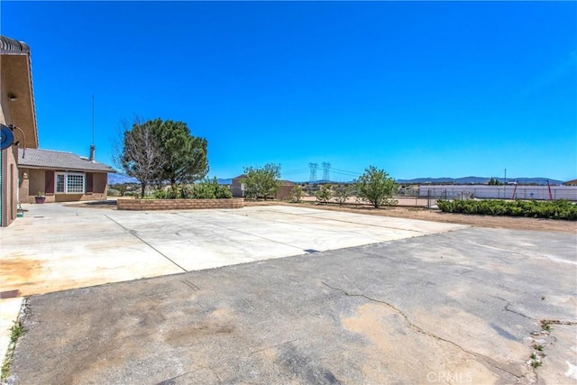 7045 Oak Hill Rd, Oak Hills, CA 92344 - view of patio