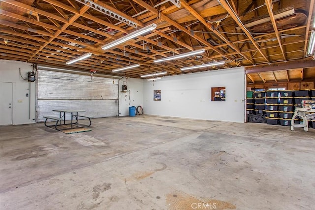 7045 Oak Hill Rd, Oak Hills, CA 92344 - view of garage
