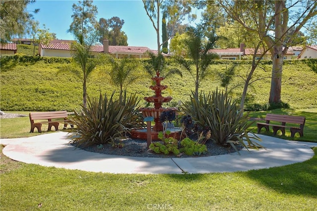 27695 Via Turina, Mission Viejo, CA 92692 - surrounding community featuring a lawn