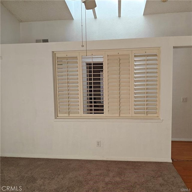 interior details featuring visible vents, baseboards, and carpet