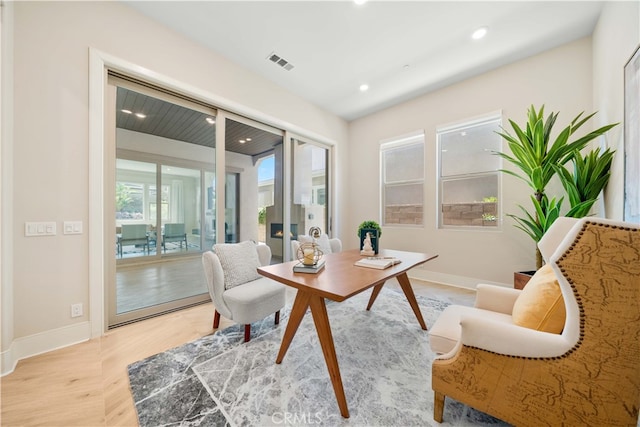 dining space featuring light wood-style flooring, baseboards, visible vents, and recessed lighting
