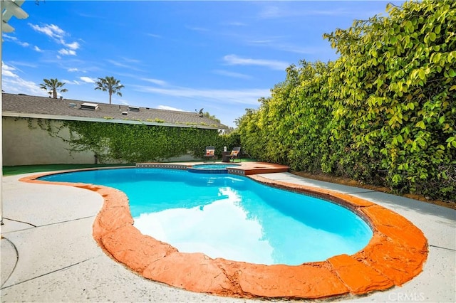 view of swimming pool with a pool with connected hot tub