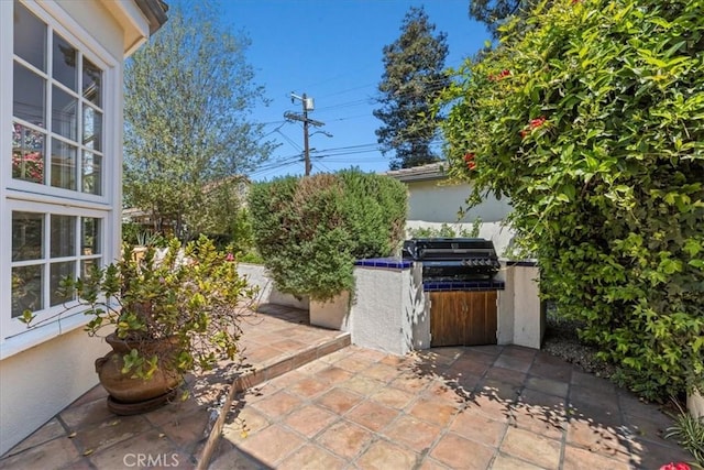 2824 Westwood Blvd, Los Angeles, CA 90064 - view of patio featuring grilling area and an outdoor kitchen