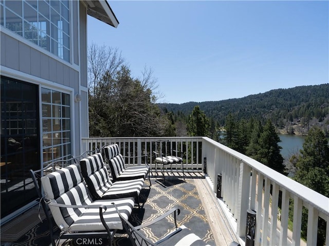 406 Delle Dr, Crestline, CA 92325 - wooden deck with a wooded view
