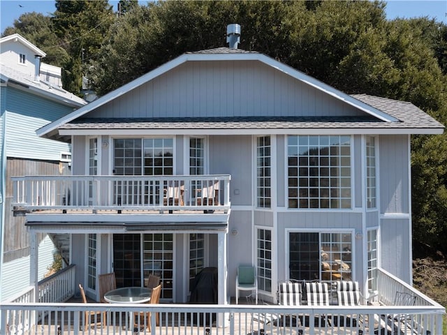 406 Delle Dr, Crestline, CA 92325 - back of property featuring a shingled roof and a balcony